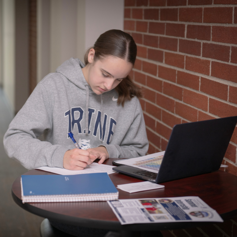 student study with a laptop