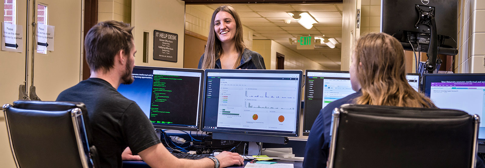 Student at helpdesk