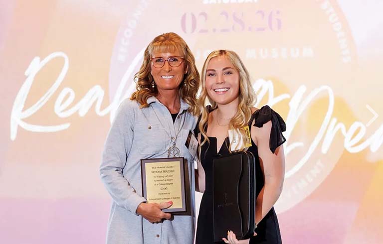 Victoria Replogle and Laci Roy